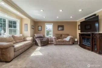 Spacious living room