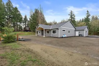 Huge yard, perfect for a mini farm!