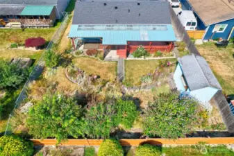 Aerial view, backyard