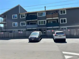 Minutes to Greenwood, Northgate lightrail transit station, E line, shopping,  theaters, dining...you have it all!