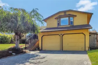 Bright & cheery on Sunshine Drive!