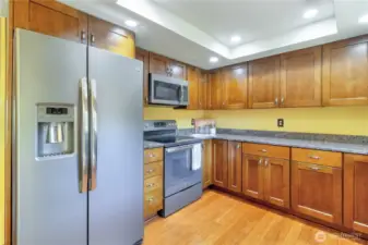 Ample counter and cabinet space.