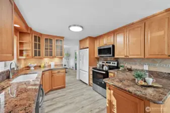 All appliances stay; just bring your recipes!