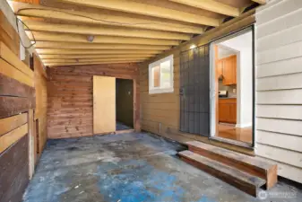 Attached/enclosed carport