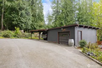 There is a single garage with 2 carport spaces and 2 more garage spaces beyond that!