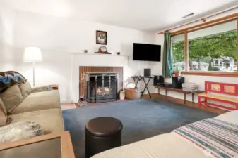 Living room with hardwoods & fireplace