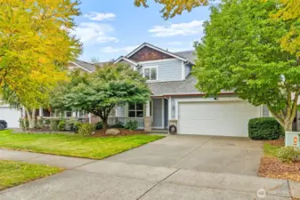 Nicely landscaped lot surrounds this 2376 sq. ft. home with 4 bedrooms and a loft in a convient Lacey location.