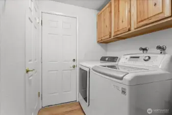 Washer and Dryer stays with home
