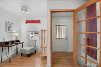 A private entry foyer with street access for this room.