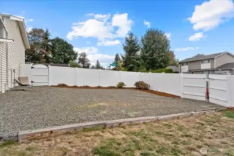 RV Parking on large Side yard with Dbl Gate access.