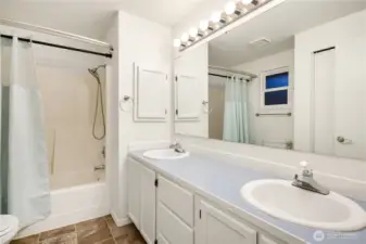 Upstairs full bathroom