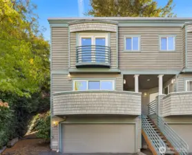 Incredibly private, end unit townhome in the heart of downtown Kirkland with wonderful outdoor space