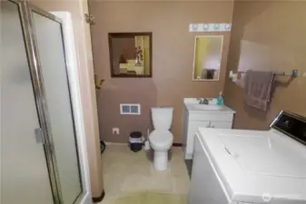 Bath/laundry in shop