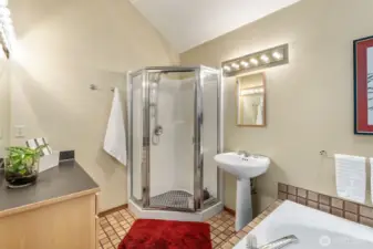 Primary en-suite