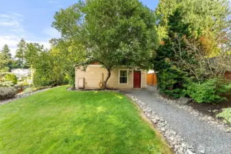 Detached 900 sf flex space. heated, separate panel, and 1/2 bath.
