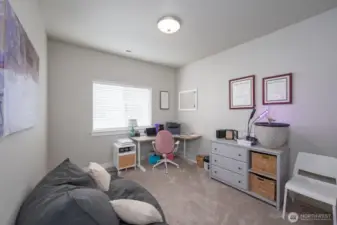 Bedroom/office-1