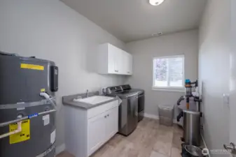 Utility sink, large laundry room