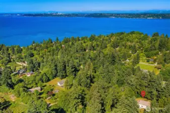 Look how near the home is sited to the ferries to Seattle and Kitsap.