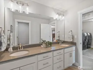 2nd Floor Hall Full Bathroom