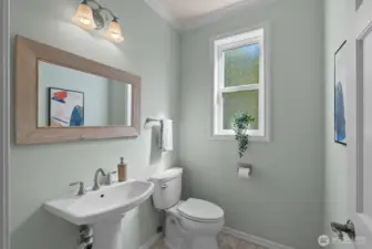 Main floor 1/2 bath