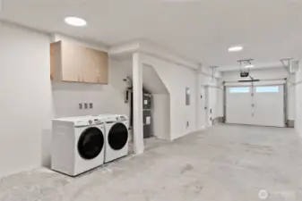 Utility room in 2 car tandum garage