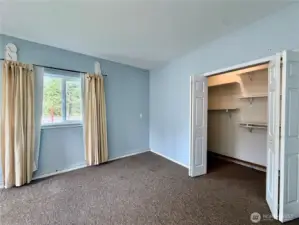 Detached Garage w/bonus room
