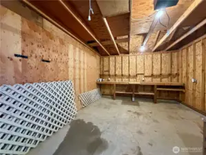 Detached Garage w/Attic Loft Storage