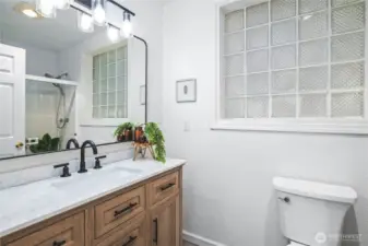 Primary bedroom ensuite 3/4 bath