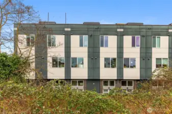 Rowhome design maximizes outlooks.