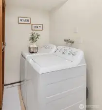 Lower bath/laundry