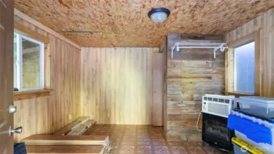 Bedroom $3 - Baby Cabin