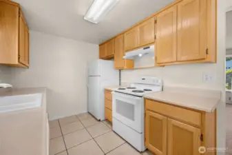 Kitchen includes stove/range & refrgerator