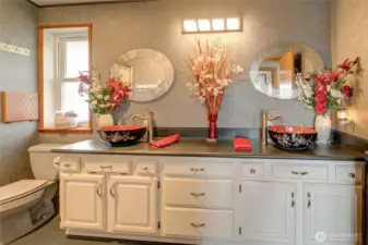 2nd Floor Full Bath main house