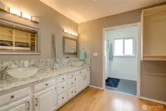 Above Garage 1 Bedroom apt. w/ huge walk in closet