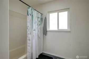 Above Garage 1 Bedroom apt. Full Bath
