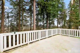 Large Deck overlooking greenbelt