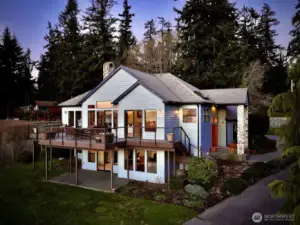 Two levels with your Primary Suite on the main level and two add'l bedrooms, full bath & Family Room on the lower level. Great floor plan with space for everyone!