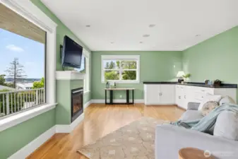 More fantastic walls of windows with bay views.