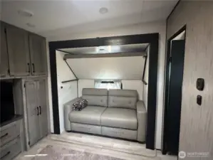 Second bedroom hide-a-bed