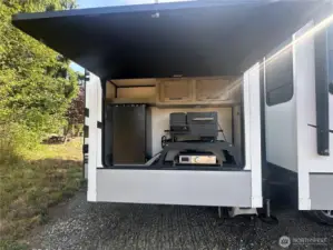 Outdoor kitchen-never used