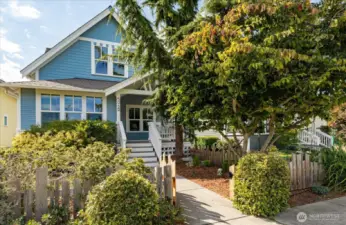 Welcome to 506D Krueger! Your premier Ross Chapin community on Whdibey Island