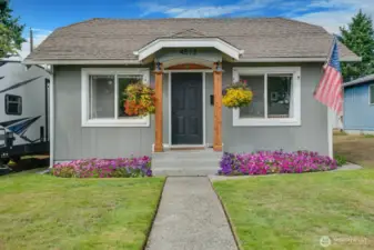 1927 Cottage located in just off of the 6th avenue corridor in a quaint and well established neighborhood.