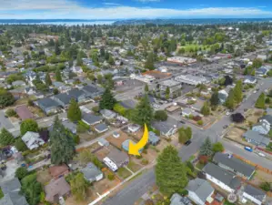 Just a few blocks away from Jefferson Park and some of the best Coffee, Sushi and Yoga in Tacoma!