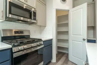 Kitchen - Walk-in Pantry