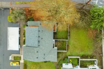 A bird's eye view shows off the layout of the condo, its front carport as well as the fenced backyard.