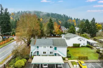 Away from the noise of freeways and downtown Auburn, this neighborhood is quiet and welcoming.