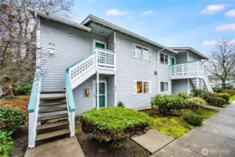 Ideally located. Affordable homeownership awaits! Come and make it yours.