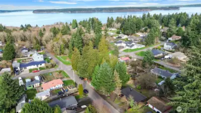 Walk to the beautiful Puget Sound and enjoy the perfect summer!