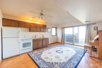 Family room downstairs has its own locking entrance that has level paved access to parking area. Covered patio area with view of the bay! Access to backyard. Fully functional kitchen. Adjoins bedroom/guestroom and full bathroom.
