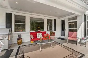 Perfect view of the picturesque 15th green from your main deck. The yard sits well behind and to the left of the green, plus is sheltered by an impressive hedge, which keeps stray golf balls out, even with such a world-class view.